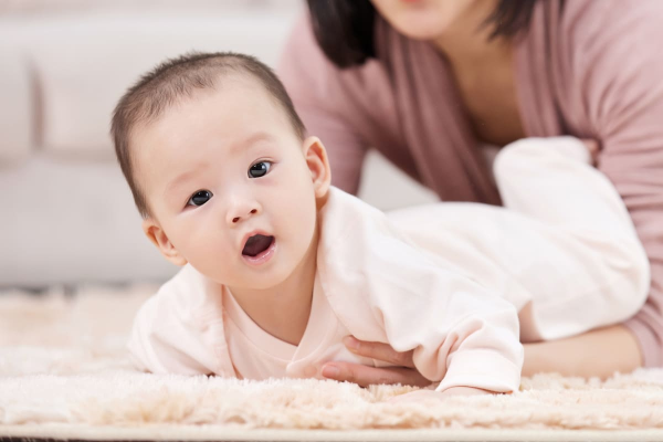 mấy tháng bé biết lật